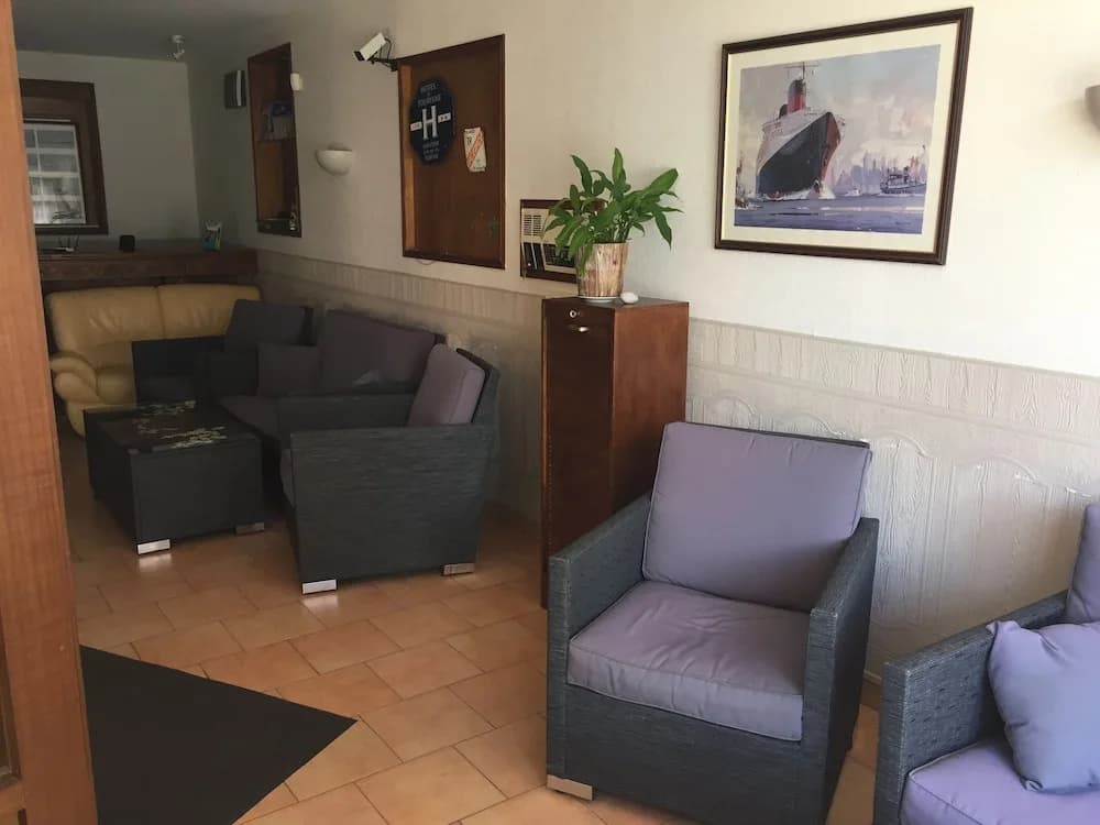 Hotel Le Commerce - Photo 2