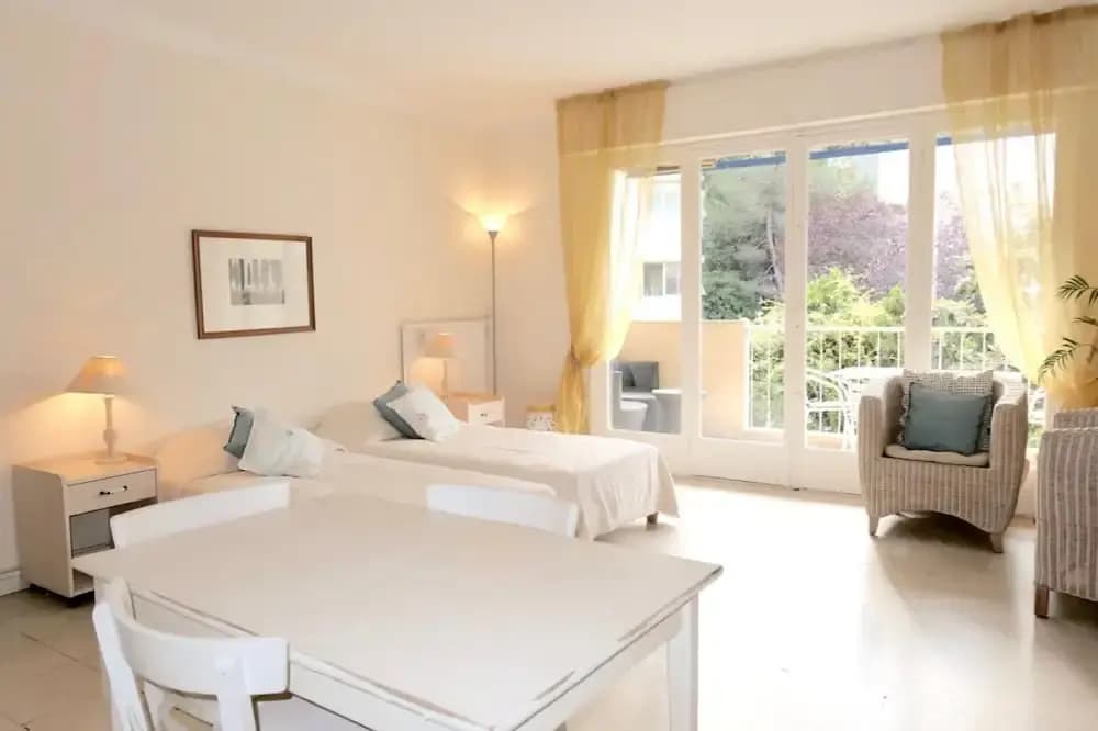 Large Studio apt for 2 With Balcony Walking Distance Croisette - 1977 - Photo 2
