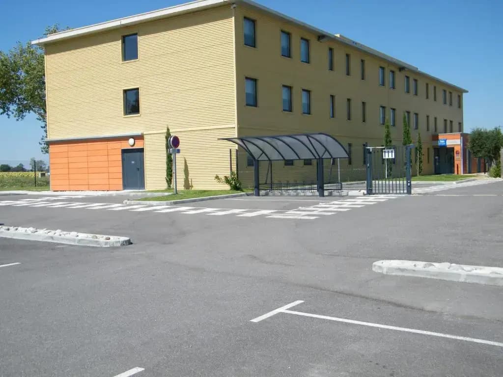 ibis budget Castelnaudary - A61 - Photo 1