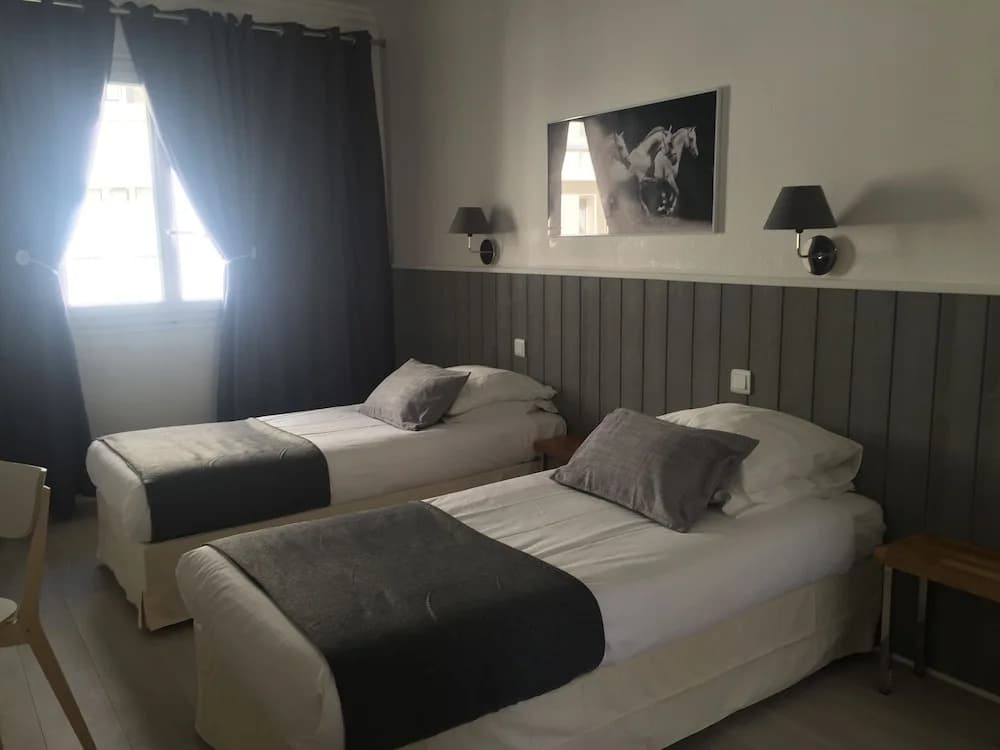 Lux Hotel - Photo 3
