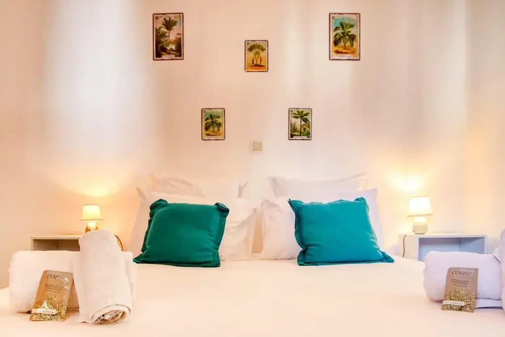 Modern Comfort by the Lagoon - Photo 2