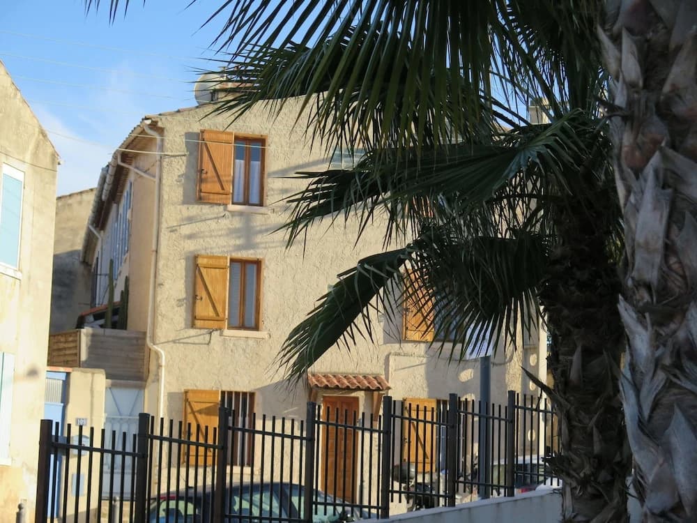 The crew house - Photo 1
