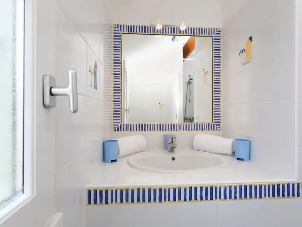 Luxurious Villa With a Dishwasher, Only 3.5km From the Beach - Miniature 8