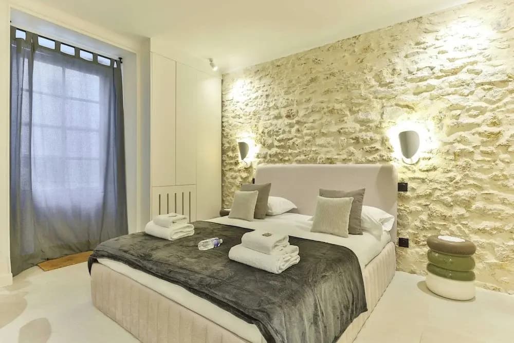 Beautiful 1 Bedroom Apartment - Photo 4