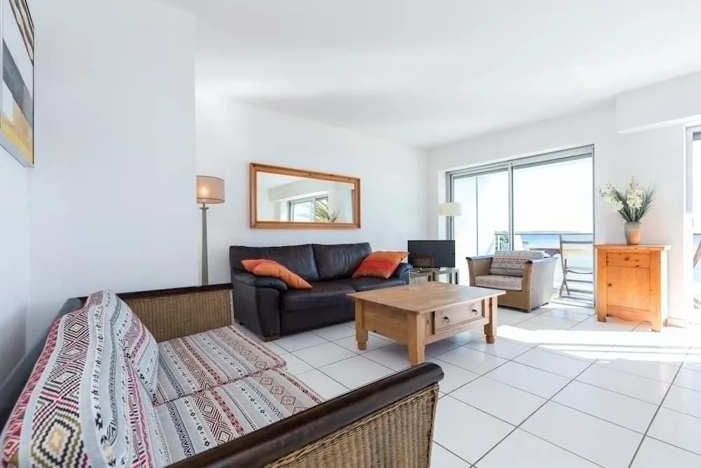 Bright two Bedroomed Apartment on the Beach in Cannes With Huge Terrace With Fabulous sea Views - 2001 - Photo 2