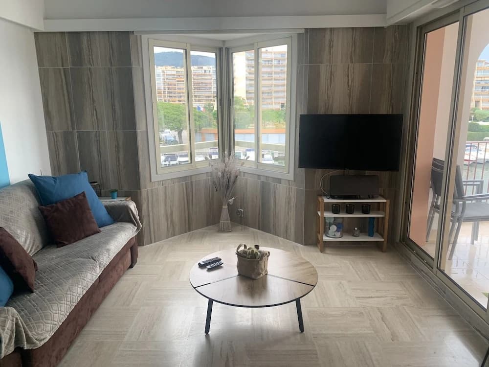 Studio moderne - Port de Mandelieu - Proche Mer - - Photo 2