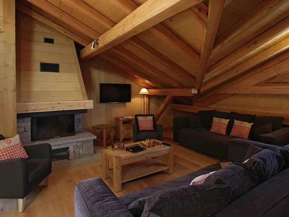 Chalet in Les 2 Alpes Near Ski Piste - Photo 2