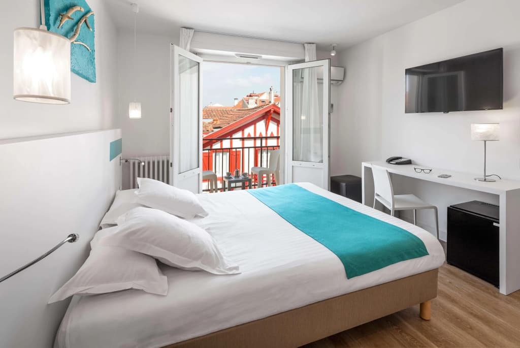 Kemaris Hotel - Photo 2