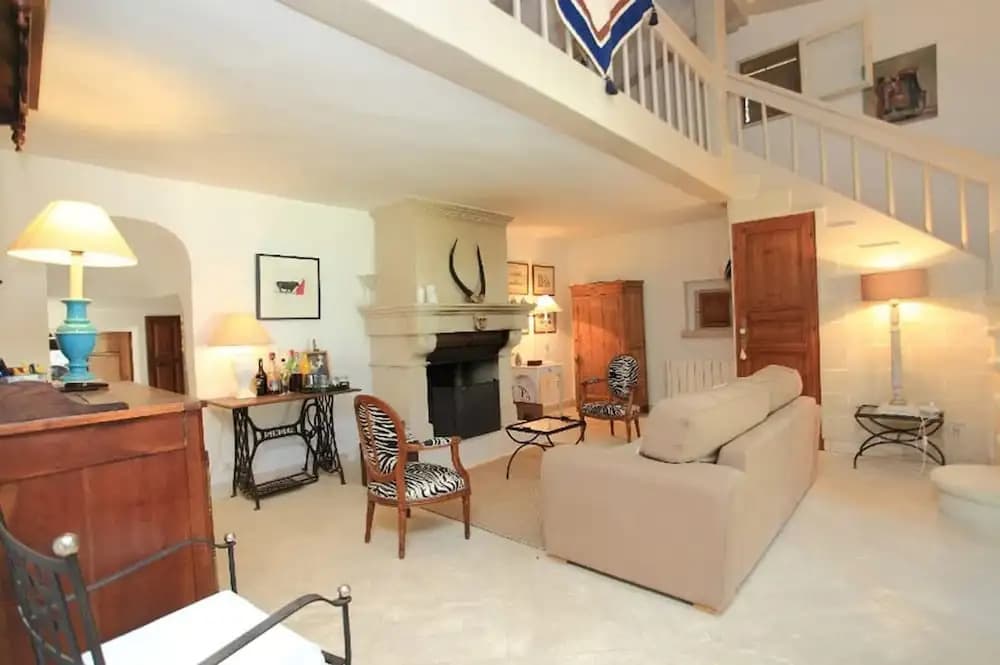 Provencal Villa in the Heart of the Luberon Scrubland - Photo 1
