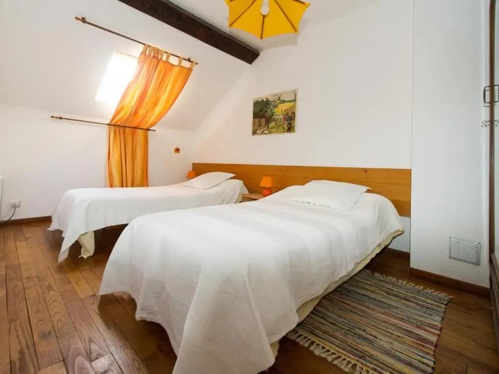 Gîte Châtel-Montagne, 3 pièces, 4 personnes - FR-1-489-47 - Photo 2