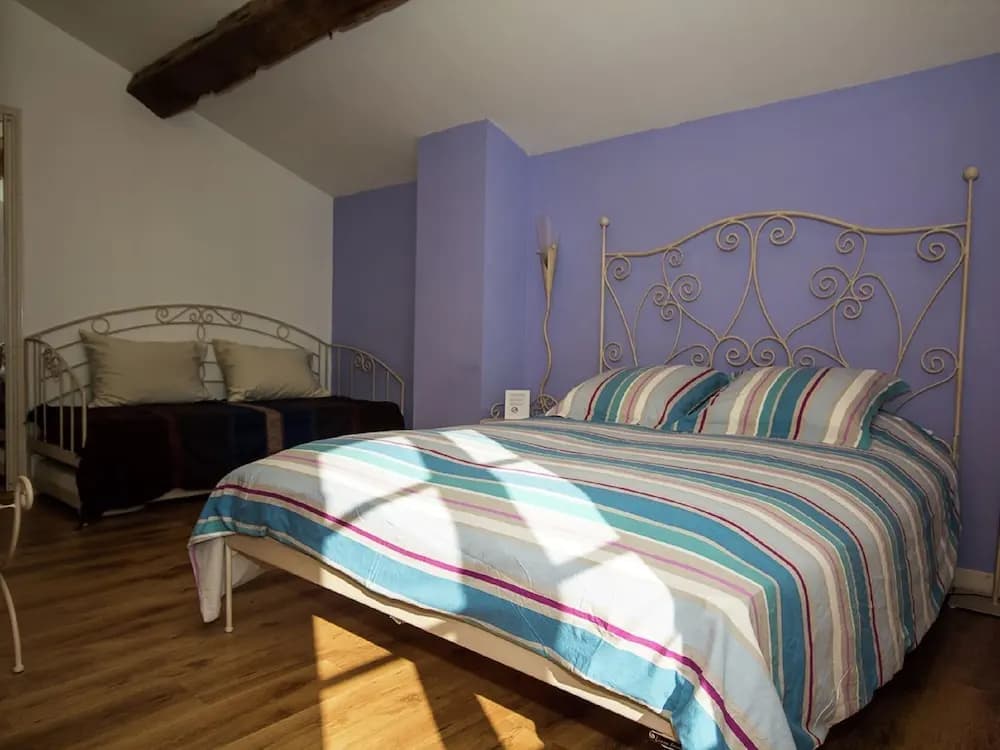 Vintage Farmhouse in Vinzelles with Pool - Photo 2
