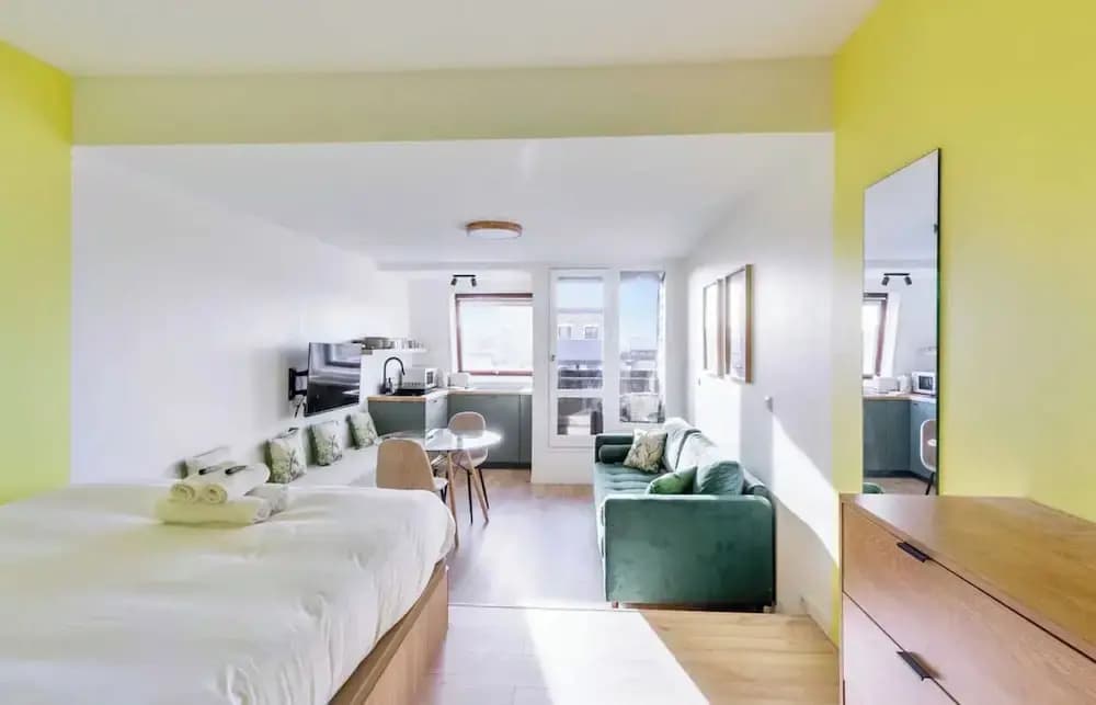 Beautiful Renovated Studio on Port de Deauville - Photo 4