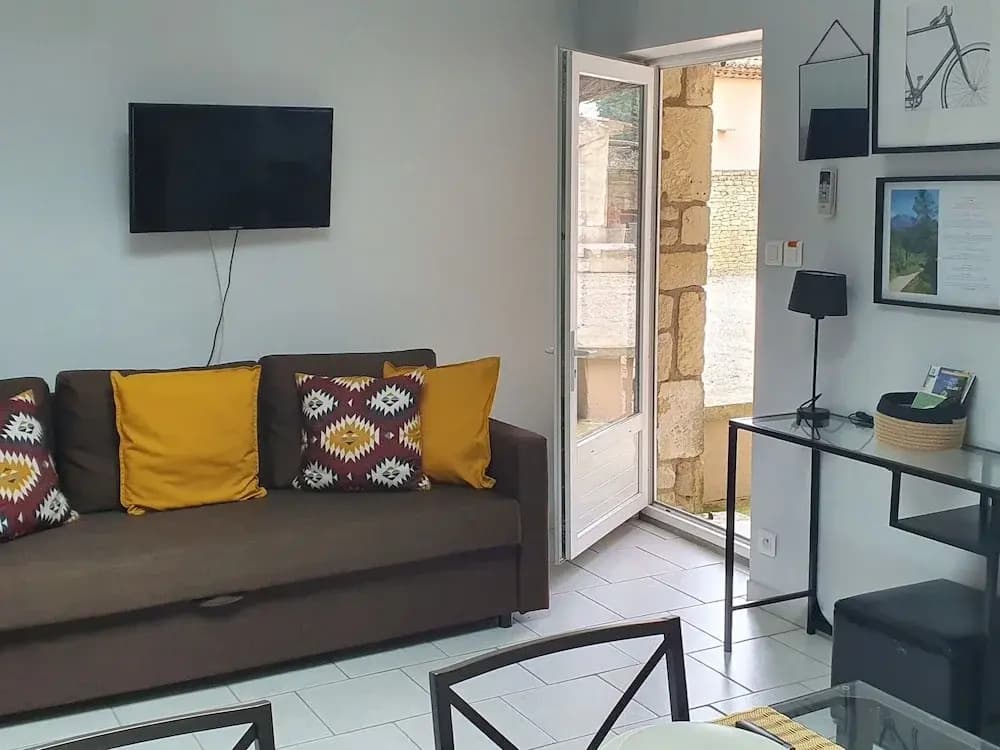 Simplistic Holiday Home in Orgon With Swimming Pool - Photo 5