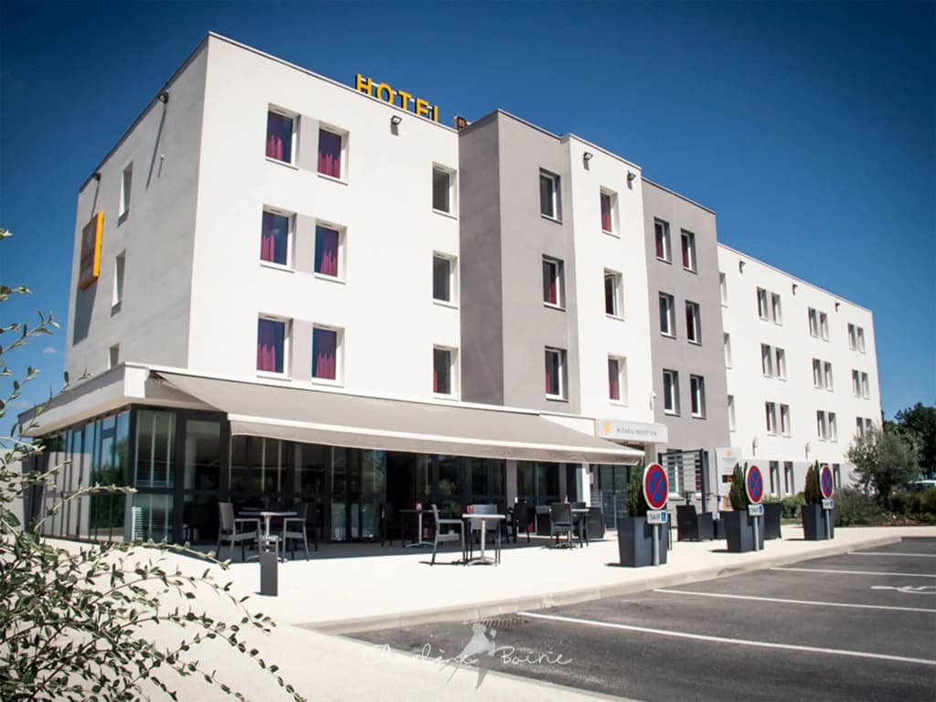 B&B HOTEL Lyon Aéroport Saint-Quentin-Fallavier - Photo 1