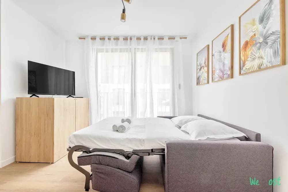Apartment With Balcony in Paris - Photo 1