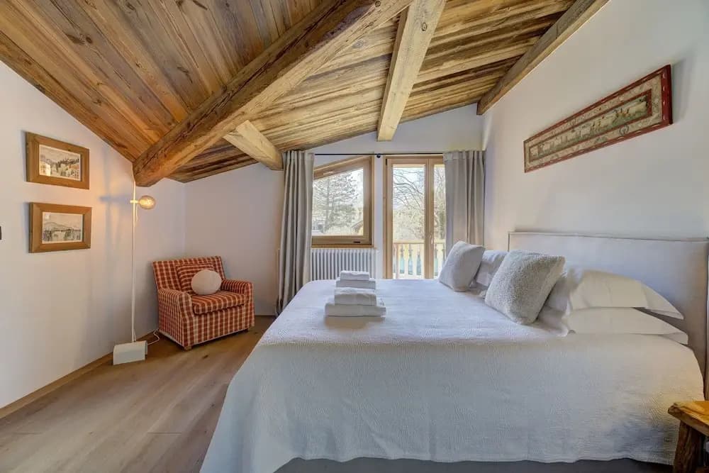 Chalet Fortuna a Jewel in Central Chamonix - Photo 2