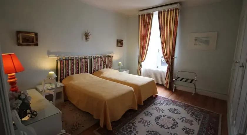 Chateau De Mesnac - Miniature 6