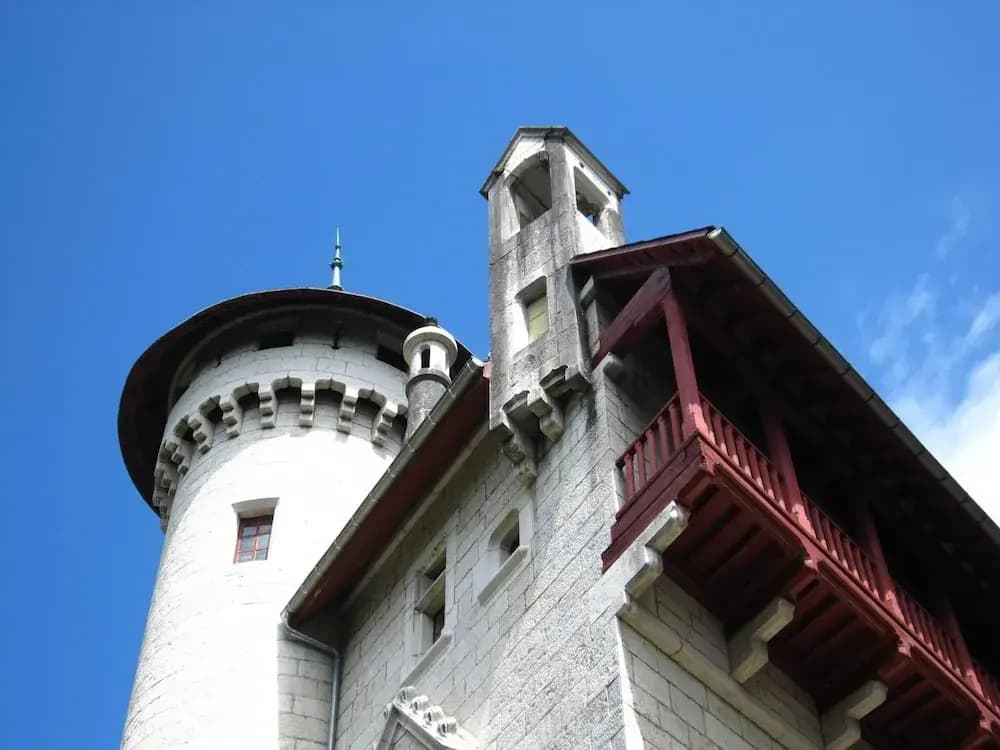 Renovated Castle Apartment With Swimming Pool - Photo 1
