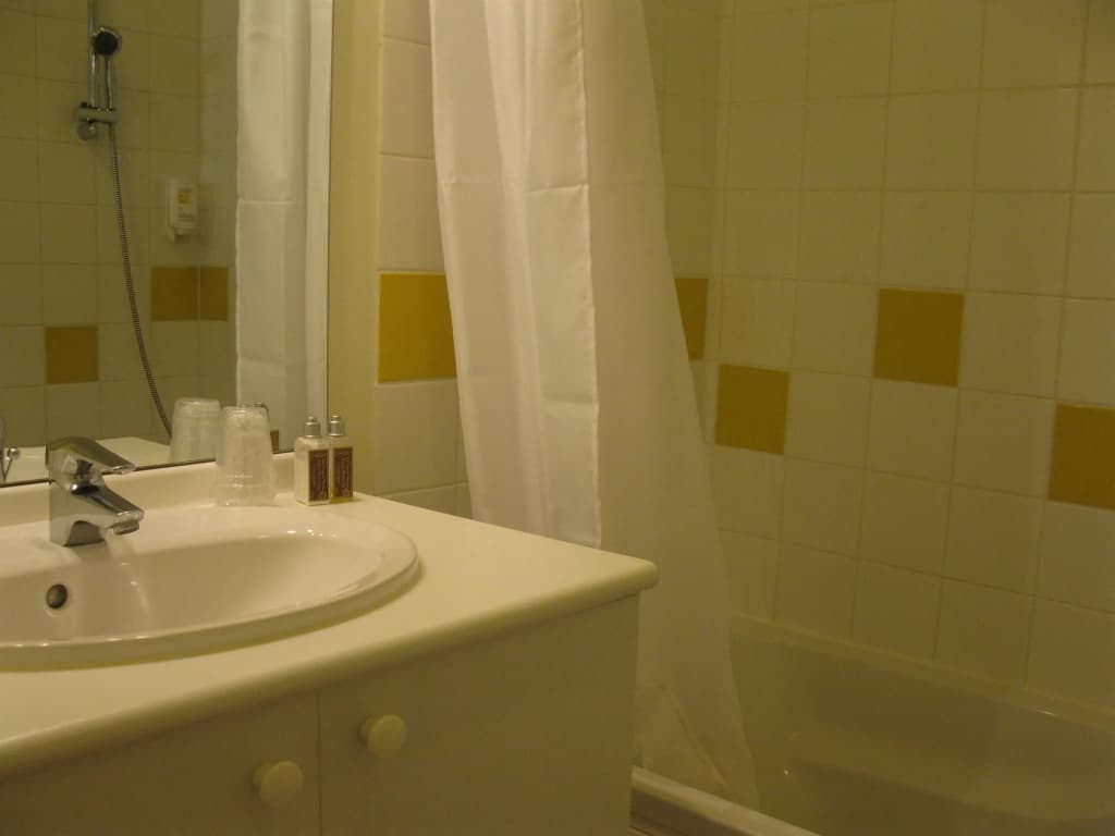 Comfort Aparthotel Nantes La Beaujoire - Miniature 8