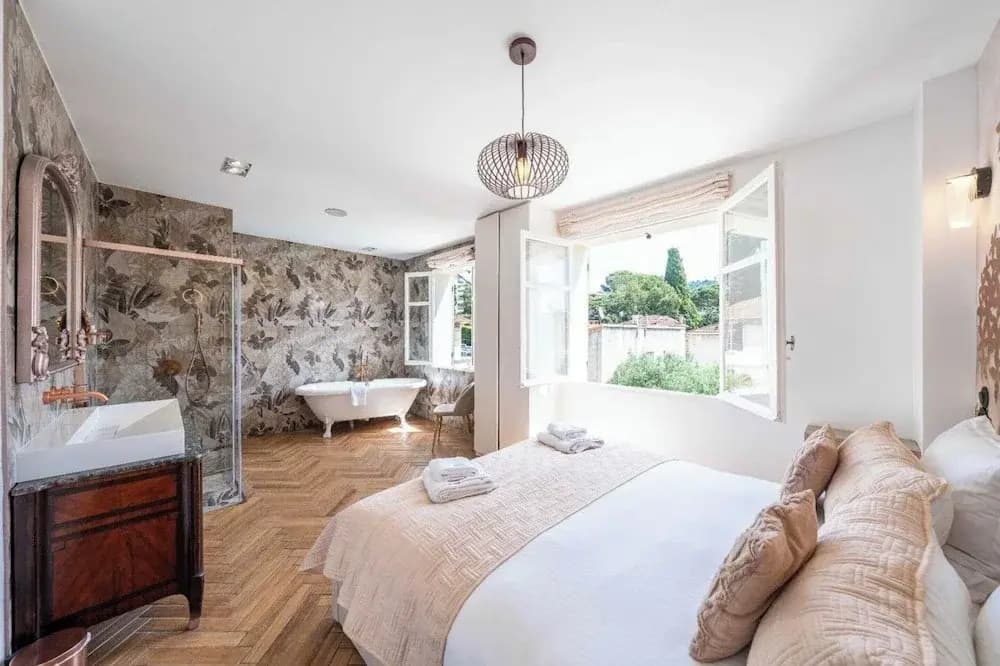 Superb Villa With Swimming Pool & Wellness Area - Miniature 7