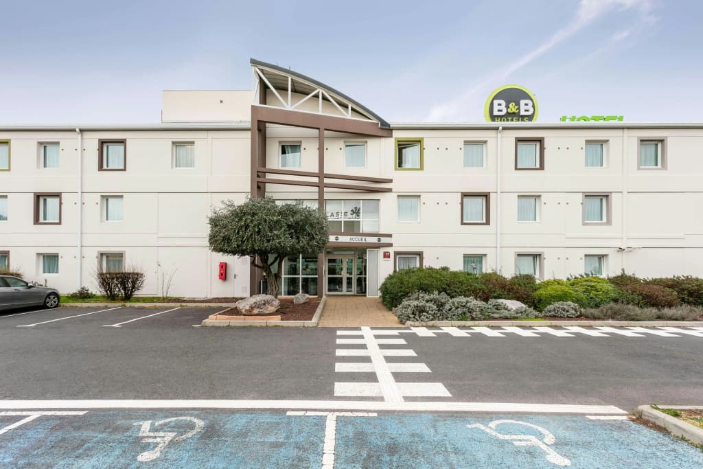B&B HOTEL Béziers - Photo 1
