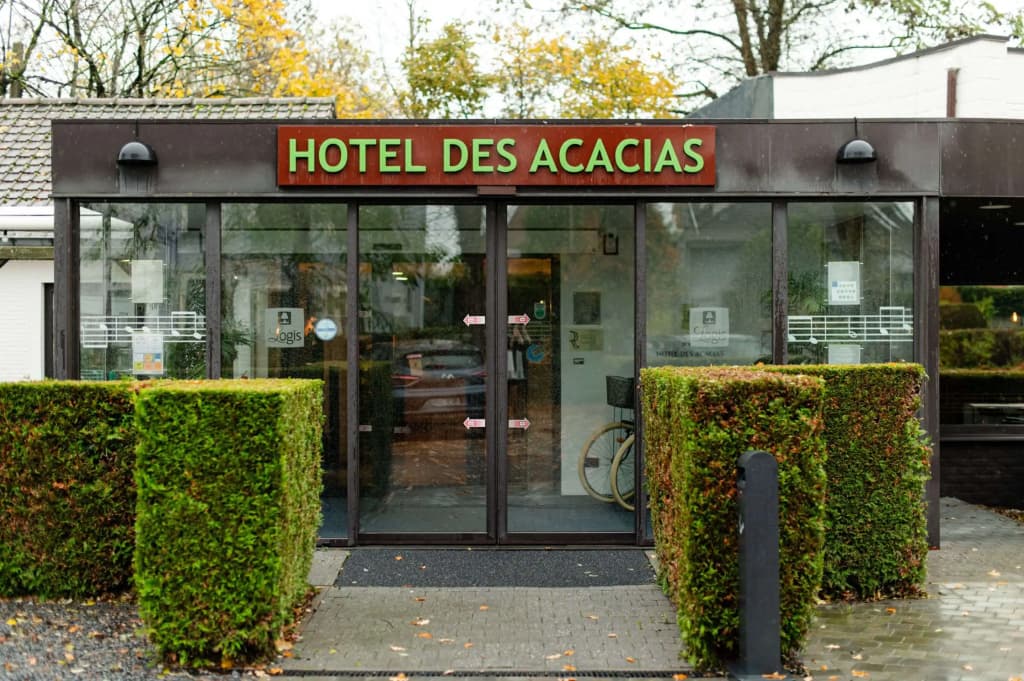 Logis Hotel Restaurant des Acacias Lille Tourcoing - Photo 1