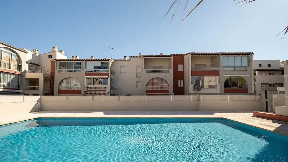 Apartment in Agde Near Beach & Heated Pool - Miniature 6