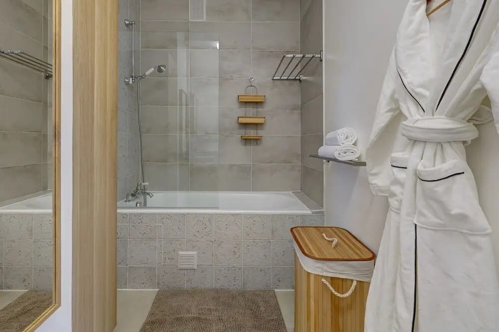 Elegant 1BR Near Eiffel & Champ de Mars - Miniature 8