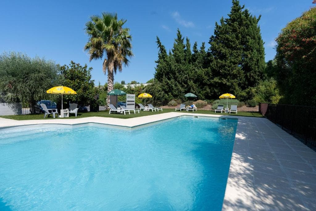 Brit Hotel Avignon Sud - Miniature 8
