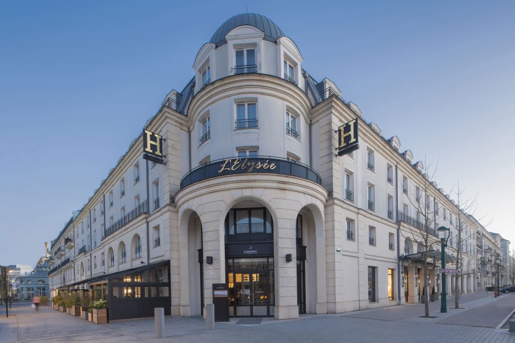 Hôtel l'Elysée Val d'Europe - Photo 1