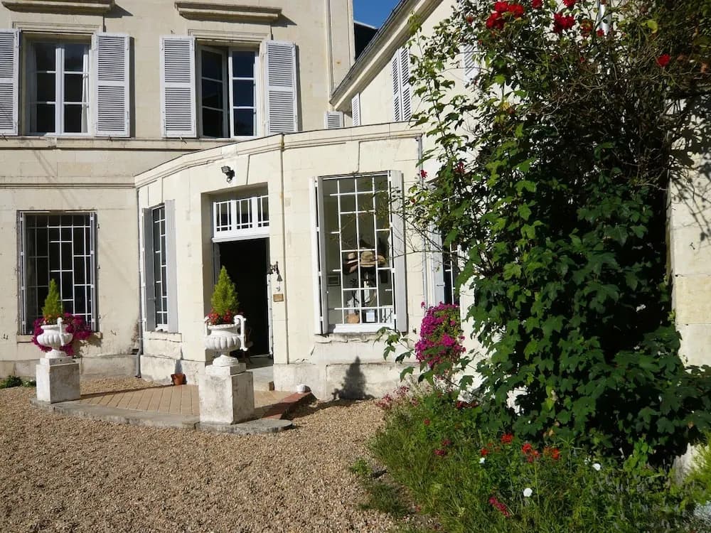 Les Longchamps - Photo 1