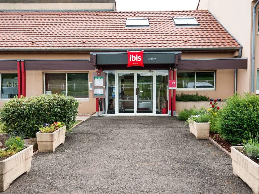 Hotel ibis Avallon - Photo 1