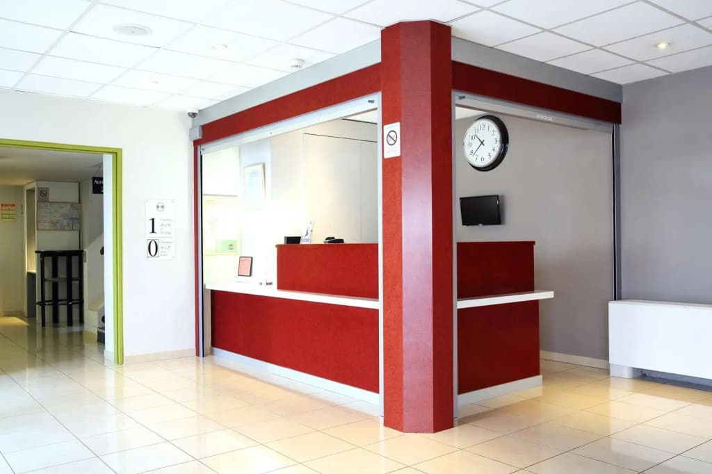 B&B HOTEL Fréjus Puget-sur-Argens - Photo 2