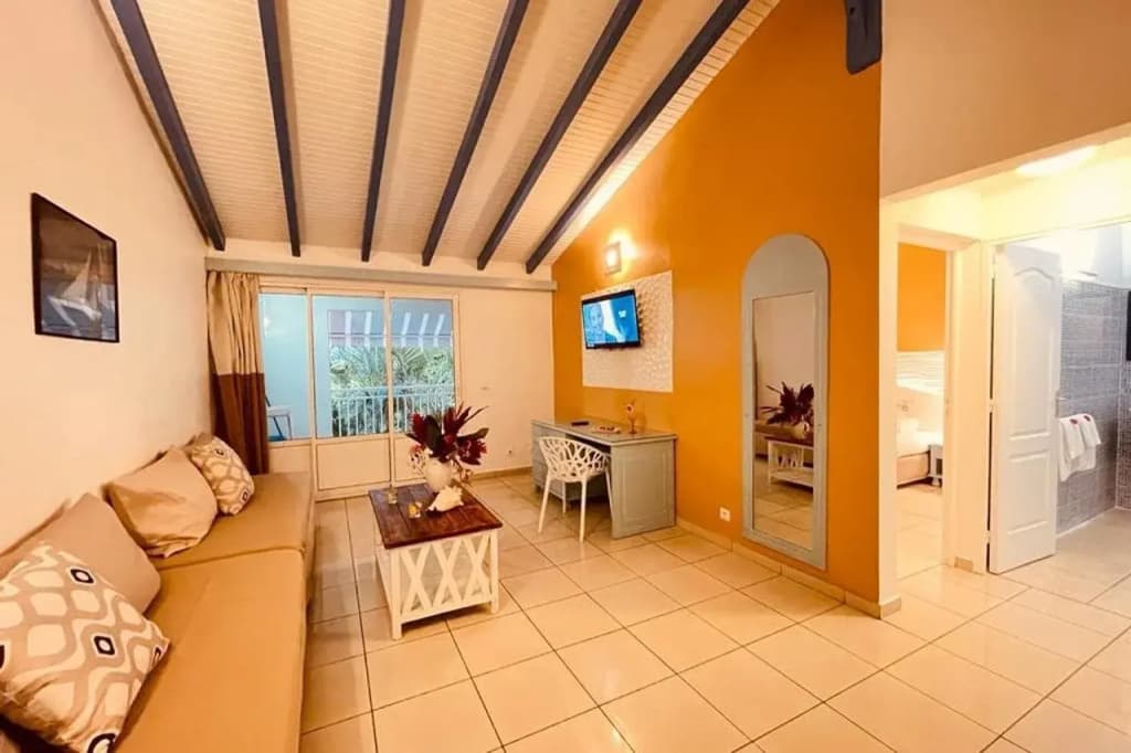 Tropicana Suites - Miniature 8