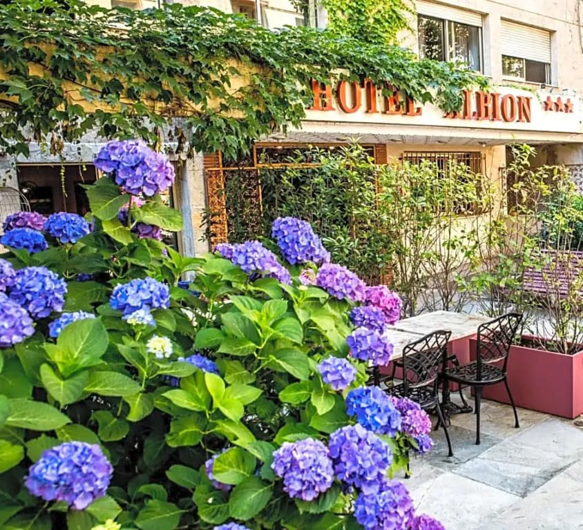 Hôtel Albion - Photo 1