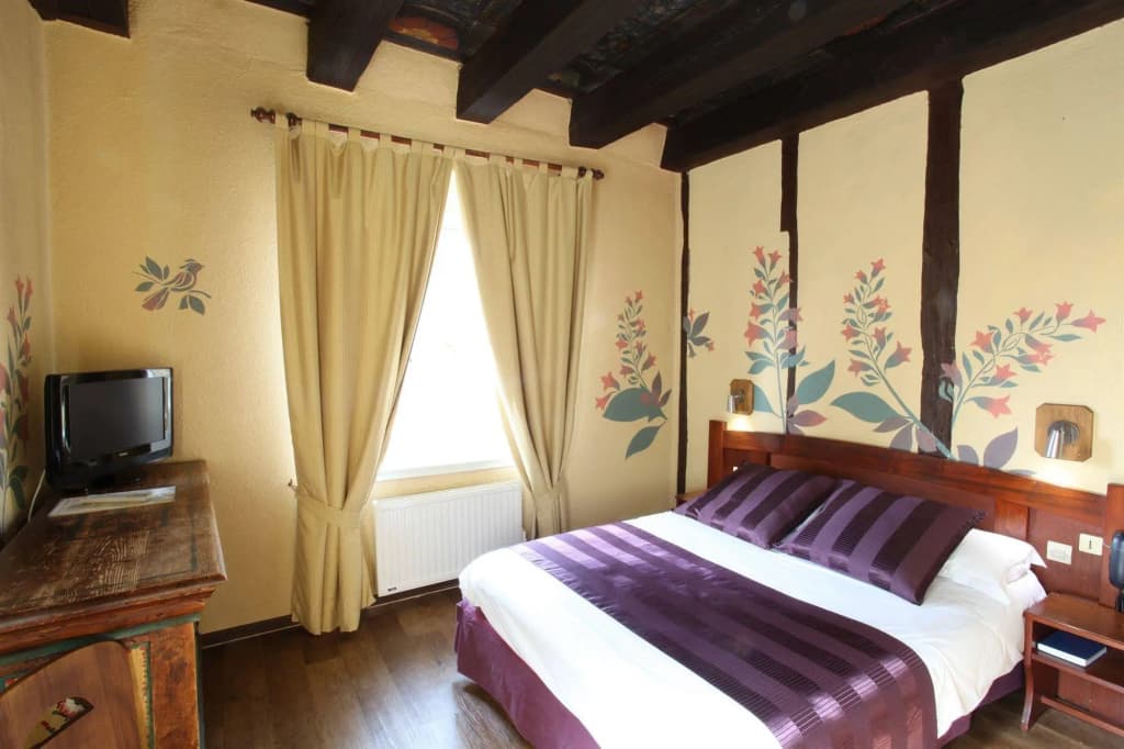 Hotel De La Couronne - Photo 2