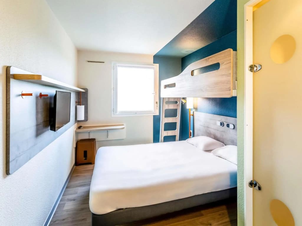 ibis budget Pertuis Portes du Luberon - Photo 1