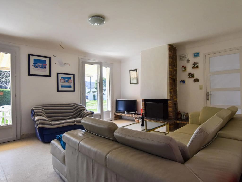 Serene Holiday Home in Pénestin with Garden - Photo 2