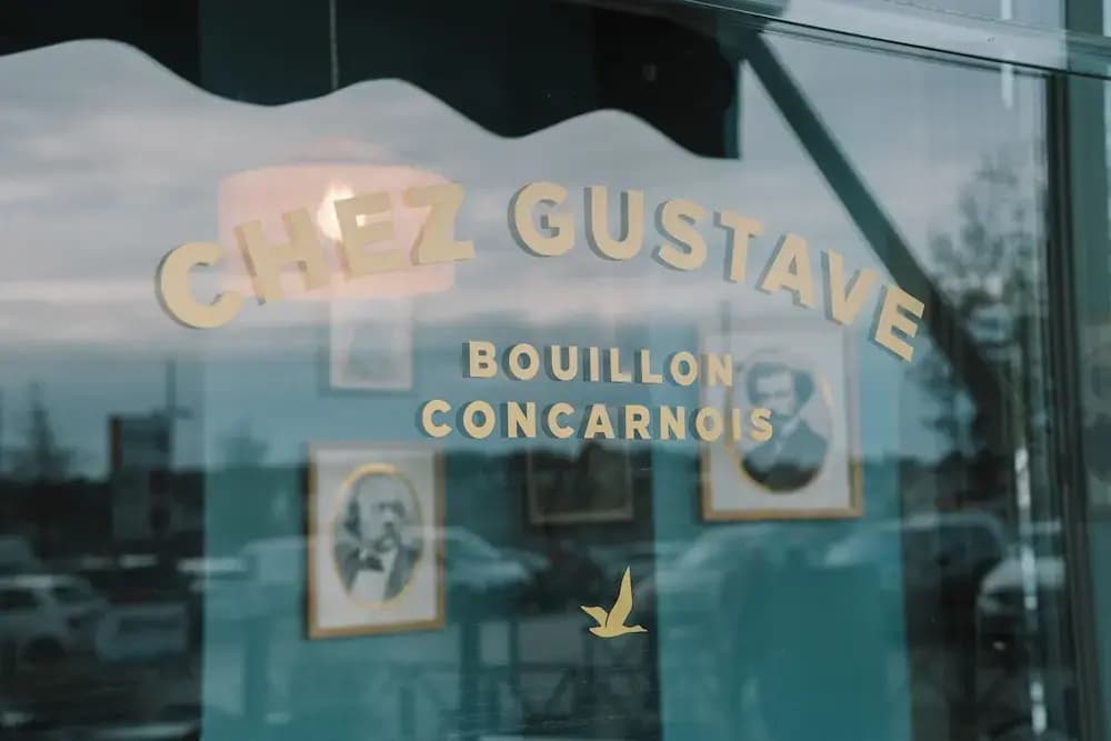 Hôtel Les Grands Voyageurs - Photo 1
