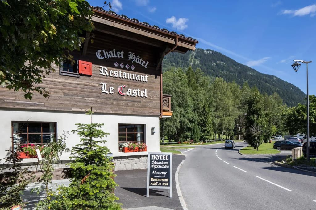 Chalet Hotel le Castel - Photo 1