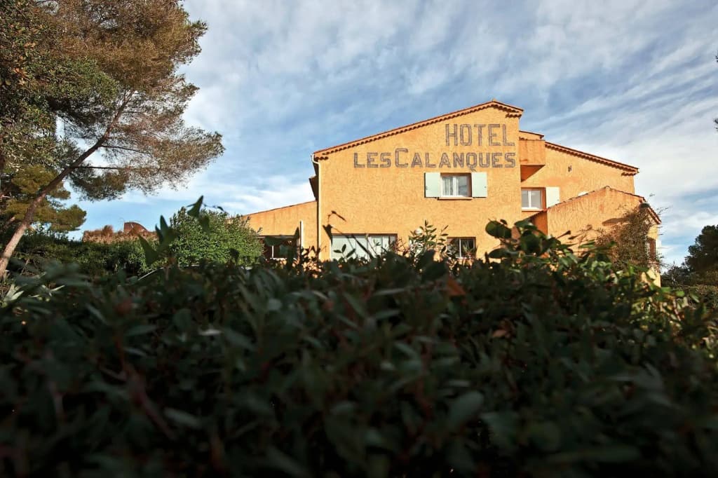 Hotel Les Calanques - Photo 1