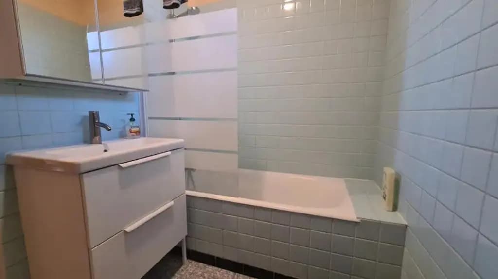 3 chambres, bien placé, calme et spacieux avec balcon et parking - Photo 1