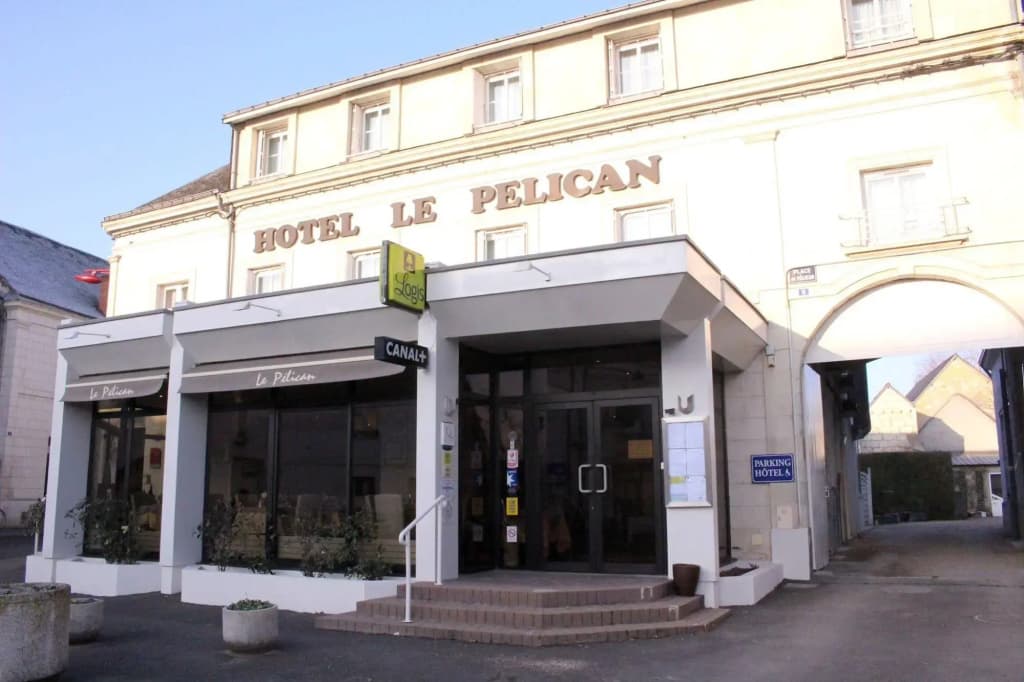 Logis Hôtel Le Pélican & son restaurant - Photo 1