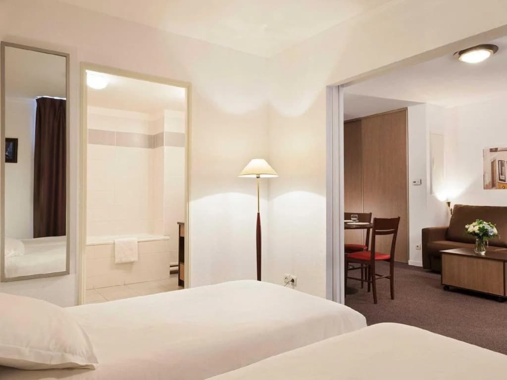 Comfort Suites Port-Marly Paris Ouest - Photo 2