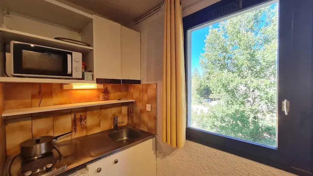 Compact & Convenient Alpine Stay - Miniature 7