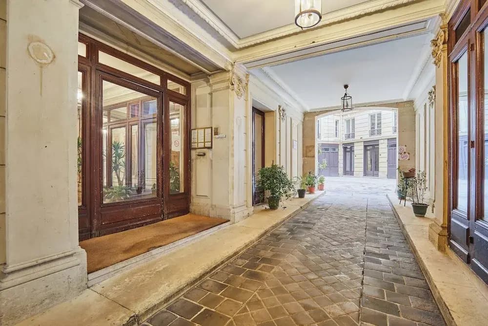 Saint Honore Luxury Apartment With AC - Photo 1