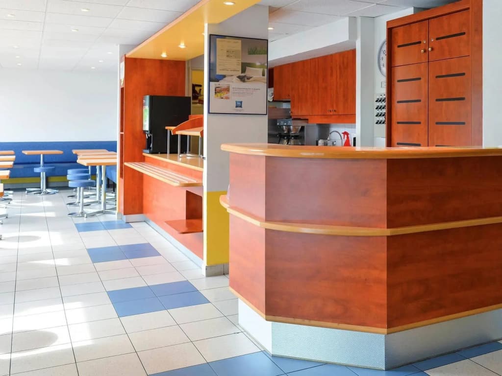 Ibis Budget Orléans Sud Co’met - Photo 2
