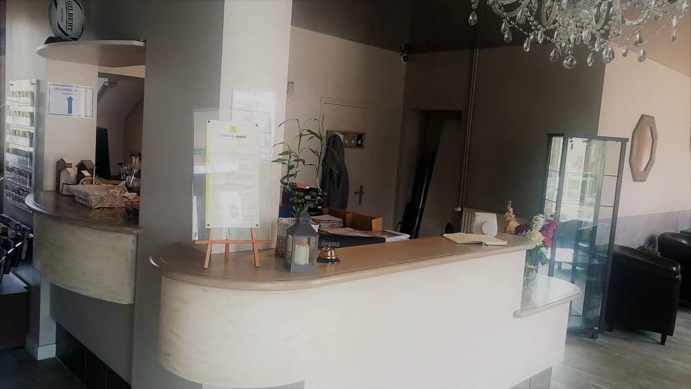 Hotel Restaurant La Verrerie - Photo 2