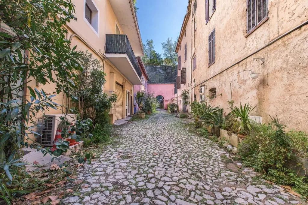 Cute Affordable 1-Br Minutes From Cannes Center - Photo 2