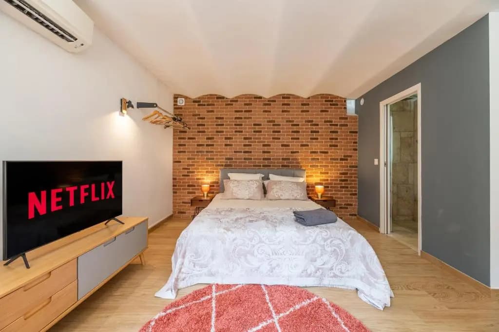 CHARMANT STUDIO RENOVÉ 150m DE MONACO - Photo 2
